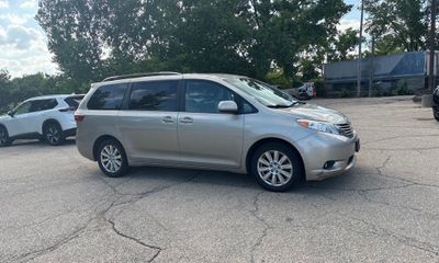 2017 Toyota Sienna LE
