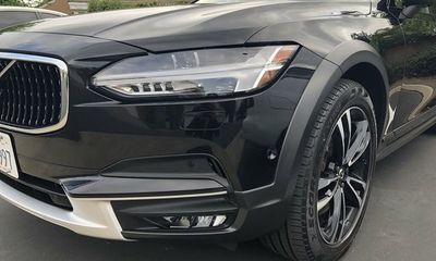 2018 Volvo V90CC Momentum
