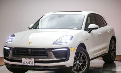 2025 Porsche Macan T