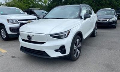 2023 Volvo XC40 Plus Dark