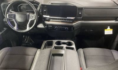 2023 Chevrolet Silverado RST