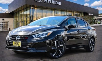 2023 Nissan Versa SR