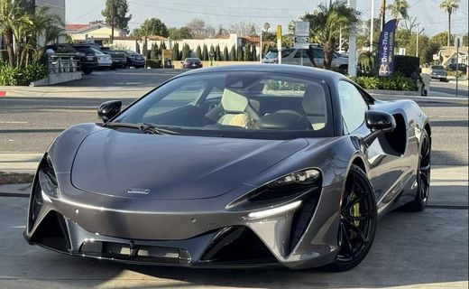2023 McLaren Artura