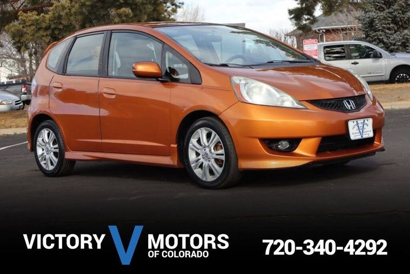 2010 Honda FIT — a typically priced live listing