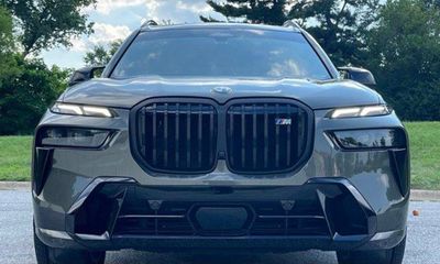 2025 BMW X7 M60i