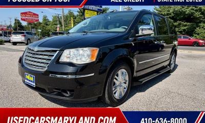 2010 Chrysler Town AND Country RT