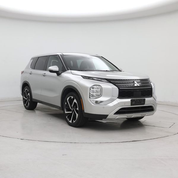 2023 Mitsubishi Outlander — a typically priced live listing