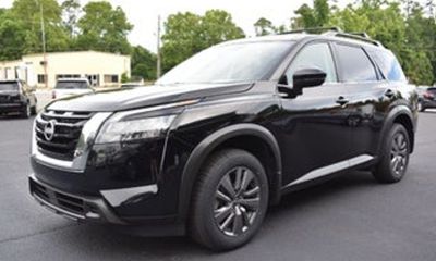 2024 Nissan Pathfinder SV