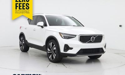 2024 Volvo XC40 Plus Bright
