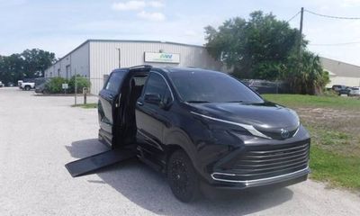 2023 Toyota Sienna XLE
