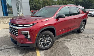 2025 Chevrolet Traverse LT