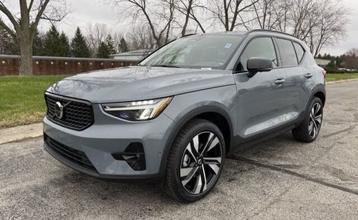2023 Volvo XC40 Plus Dark