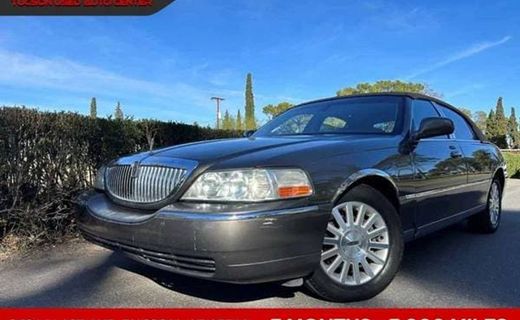 2003 Lincoln Town CAR Signature