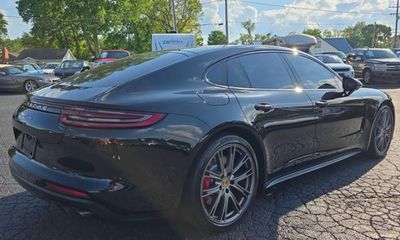2018 Porsche Panamera Turbo