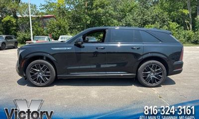 2025 Cadillac Escalade IQ Sport 2