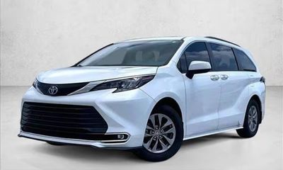 2024 Toyota Sienna XLE