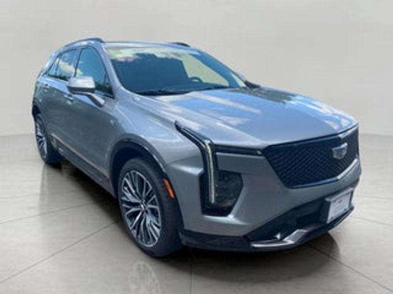 2025 Cadillac XT4 — a typically priced live listing