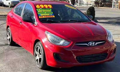 2012 Hyundai Accent GL Middle LOW