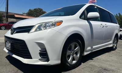 2019 Toyota Sienna LE