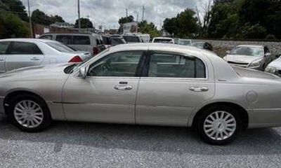 2003 Lincoln Town CAR Signature