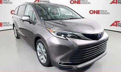 2023 Toyota Sienna Platinum