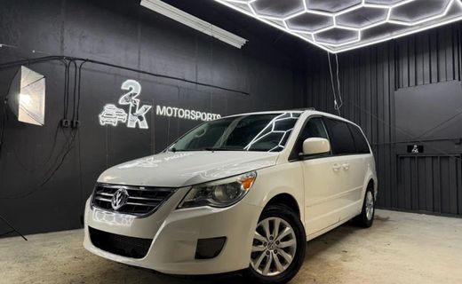 2012 Volkswagen Routan SE
