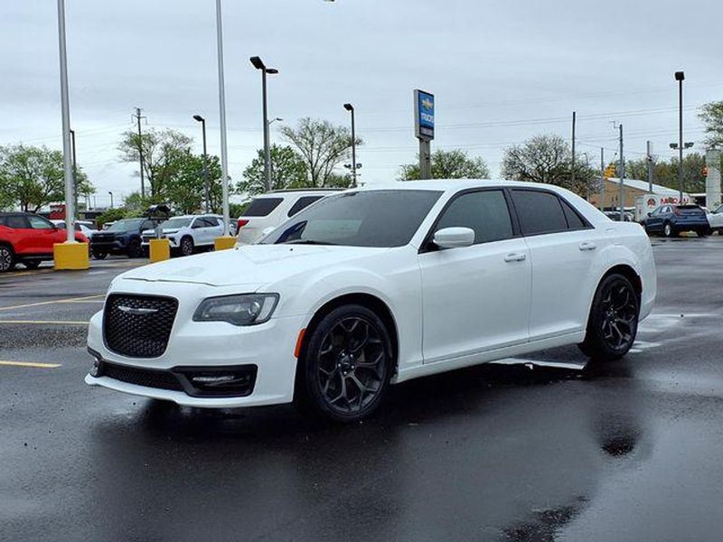 2020 Chrysler 300 — a typically priced live listing