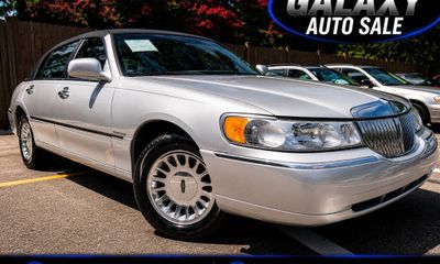 2000 Lincoln Town CAR Cartier