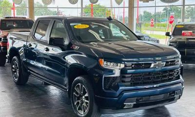 2023 Chevrolet Silverado RST