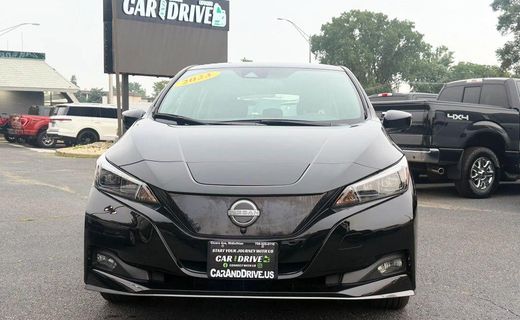2023 Nissan Leaf SV