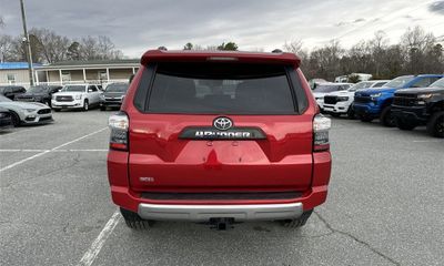 2022 Toyota 4RUNNER TRD Offroad