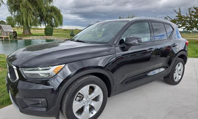 2021 Volvo XC40 Momentum