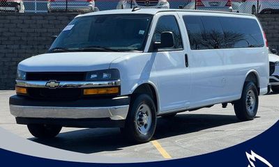 2025 Chevrolet Express LT EXT