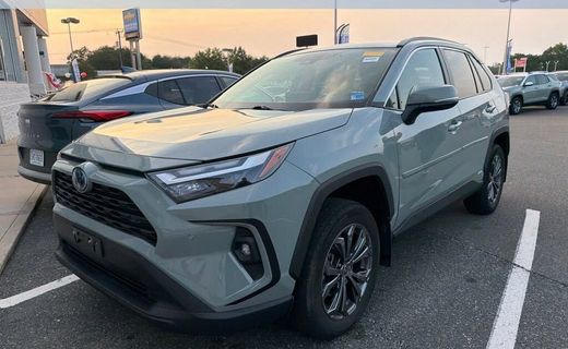 2023 Toyota RAV4 XLE Premium