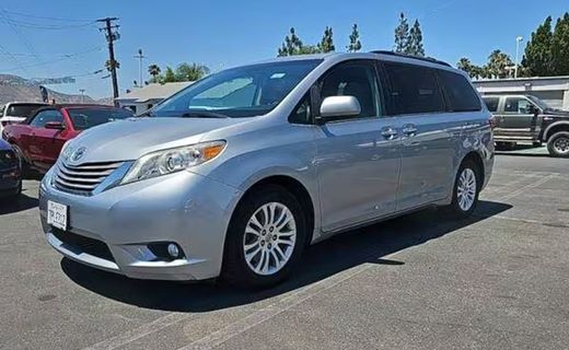 2015 Toyota Sienna XLE