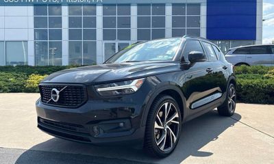 2022 Volvo XC40 R Design