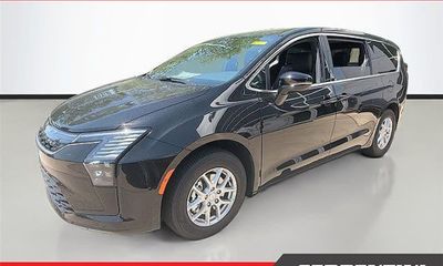 2027 Chrysler Pacifica Select
