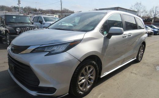 2021 Toyota Sienna LE