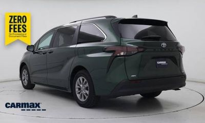 2024 Toyota Sienna LE