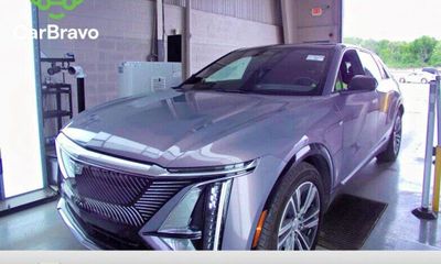2024 Cadillac Lyriq LUX 2