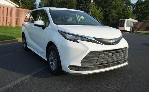 2021 Toyota Sienna LE