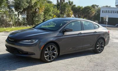 2015 Chrysler 200 200S
