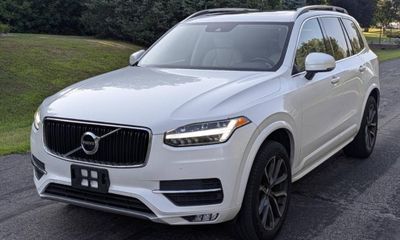 2019 Volvo XC90 Momentum