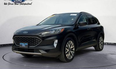 2022 Ford Escape Titanium Fhev