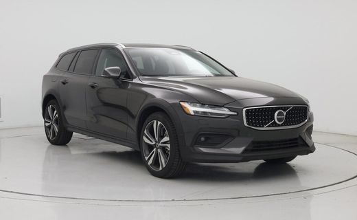 2025 Volvo V60CC Plus
