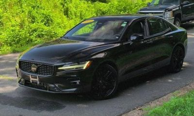 2024 Volvo S60 Plus Black Edition