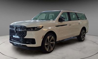 2027 Lincoln Navigator Premiere