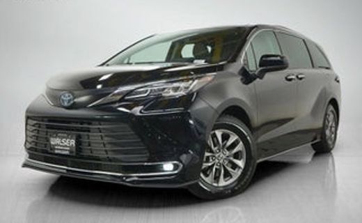 2023 Toyota Sienna LE
