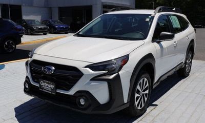 2025 Subaru Outback Base