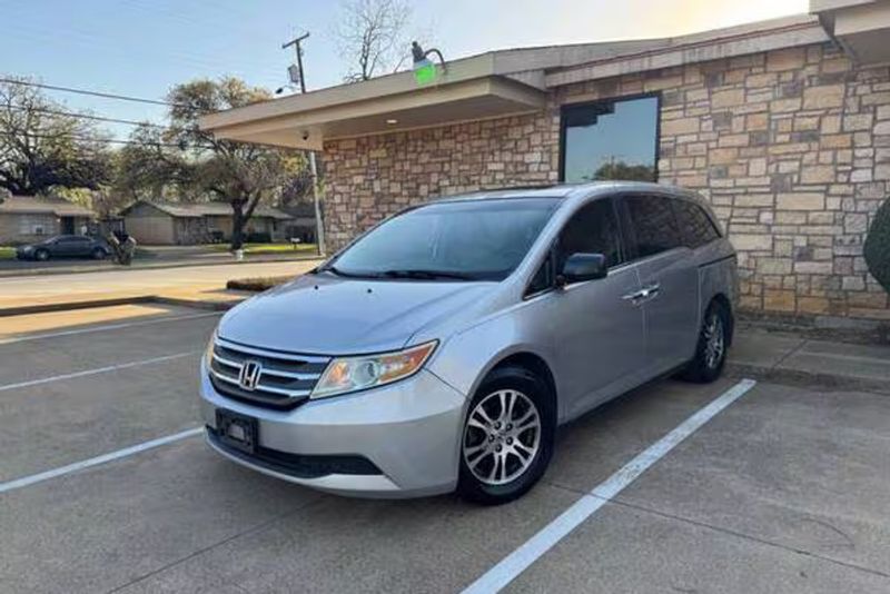 2011 Honda Odyssey — a typically priced live listing